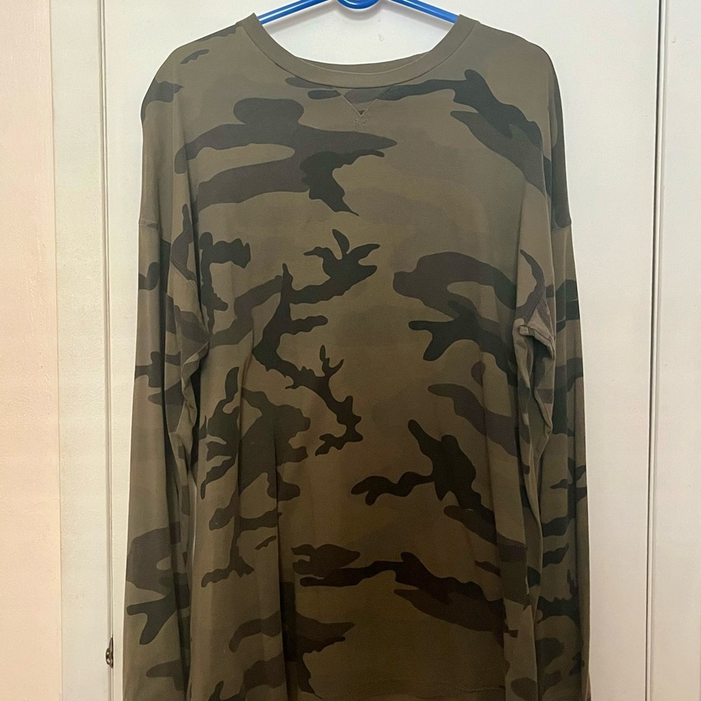 Aritzia TNA Camo Long Sleeve T-shirt